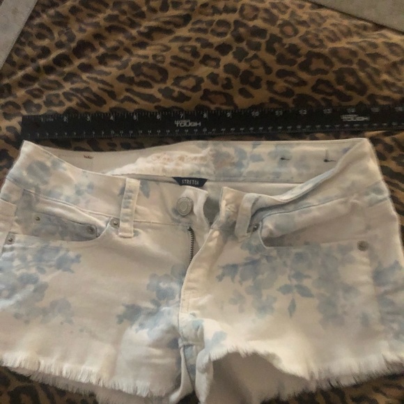 Aeropostale size 2 white & blue tie dye Jean shorts with stretch like new - Picture 4 of 6